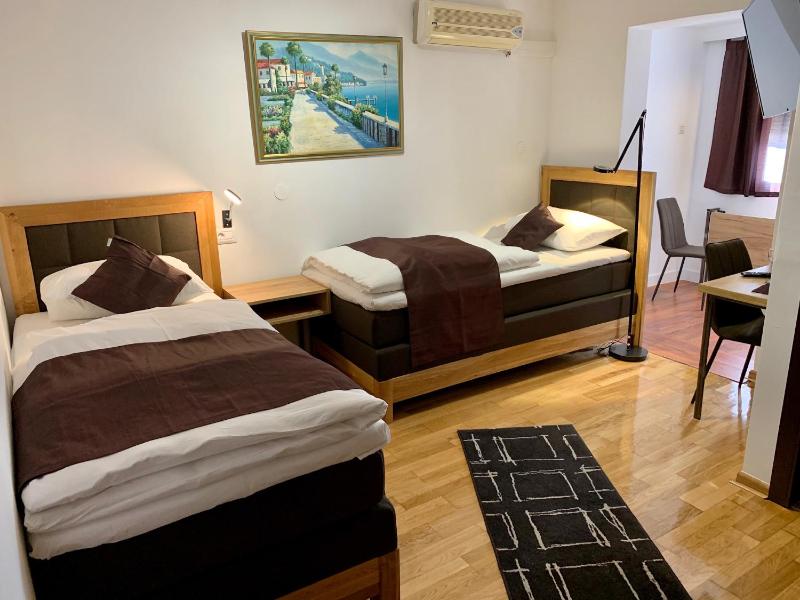 Deluxe Twin Room image 3