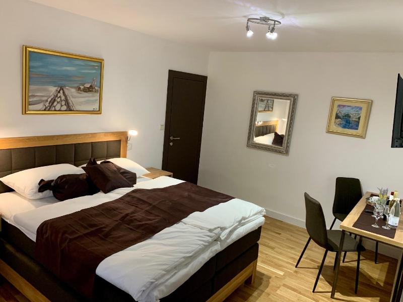 Deluxe Triple Room image 3