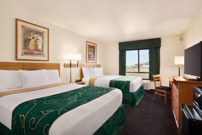Double Room with Two Double Beds - Non-Smoking image 2