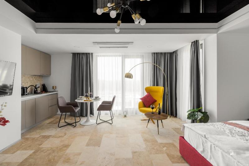Deluxe Studio image 3