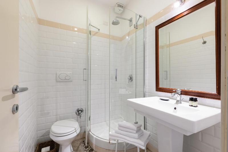 Double or Twin Room image 2