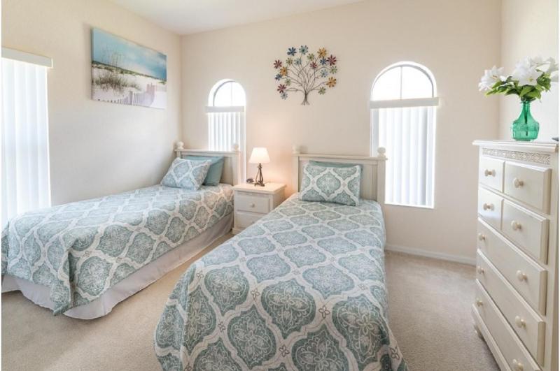 Three-Bedroom Pool Home Davenport - image 17
