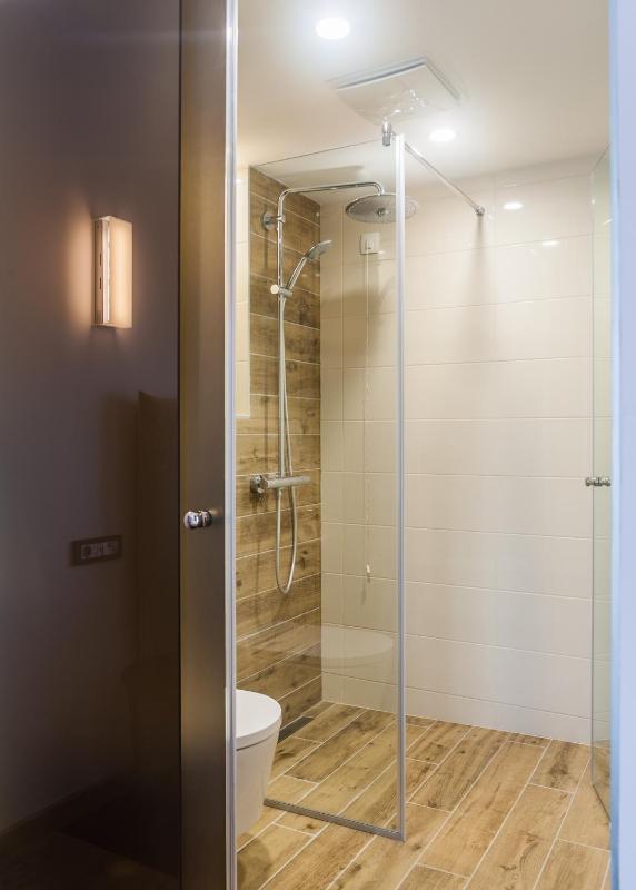 Double or Twin Room with Balcony image 4
