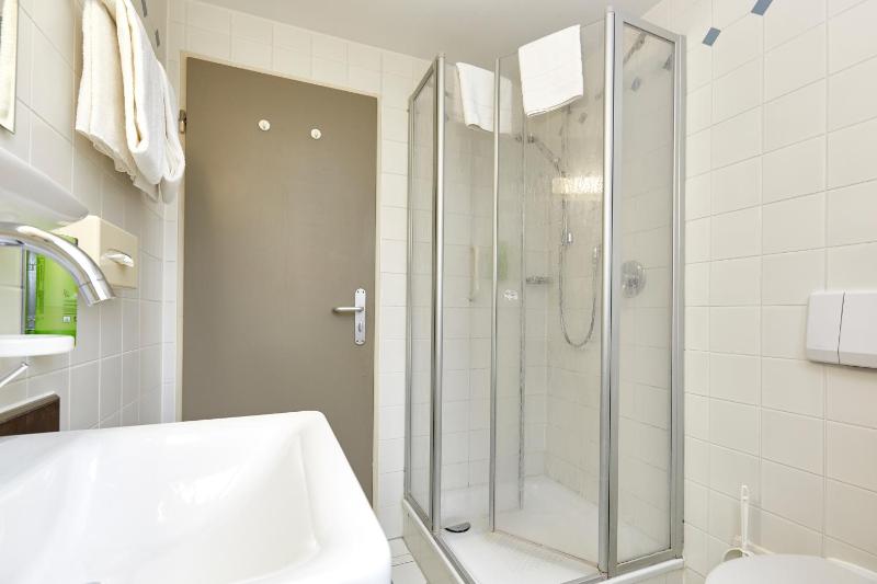Classic Double Room image 2