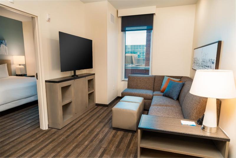 King Studio Suite with Kitchen, Tub and Sofa Bed - Disability Access image 2