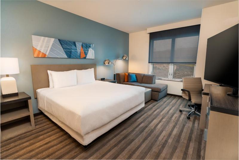 King Studio Suite with Kitchen and Sofa Bed image 3