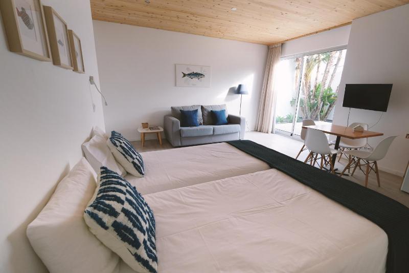 Studio with Pool View image 3