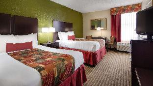 King Room with Sofa Bed - Hearing Accessible image 4