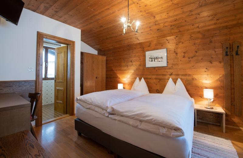 Five-Bedroom Apartment with Terrace image 1
