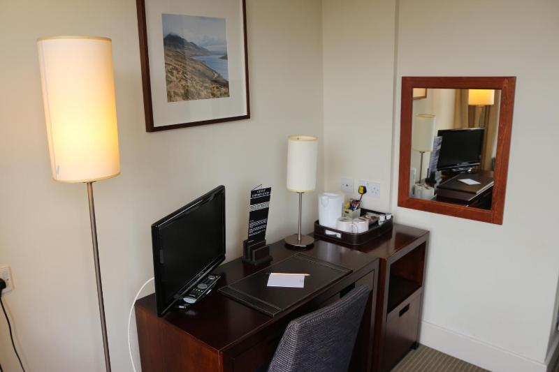 Standard Twin Room with Garden View image 4