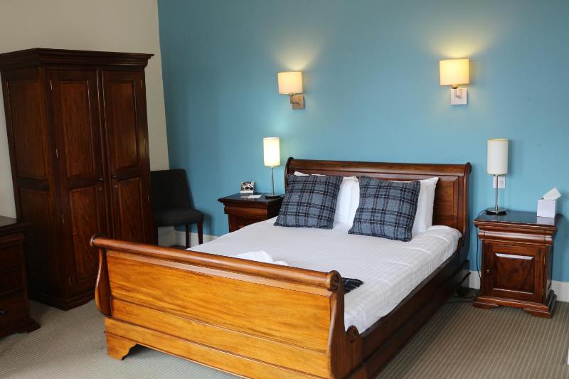 King Room with Garden View image 4