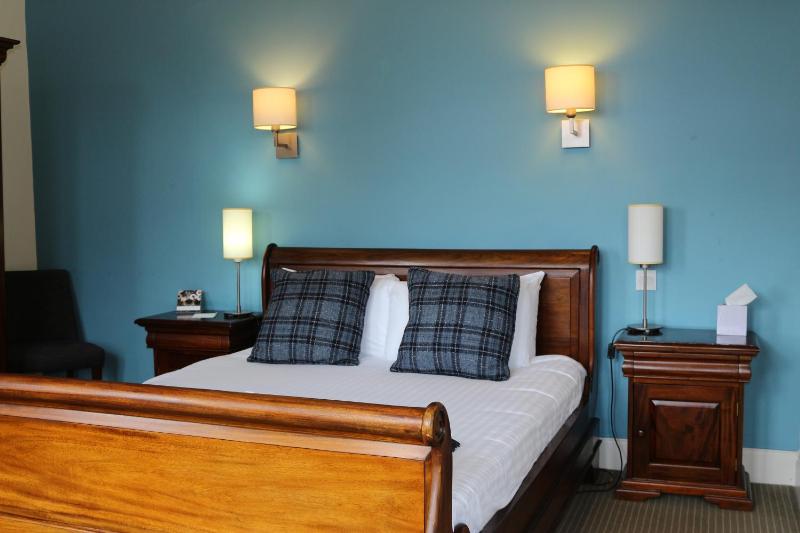 King Room with Garden View image 3