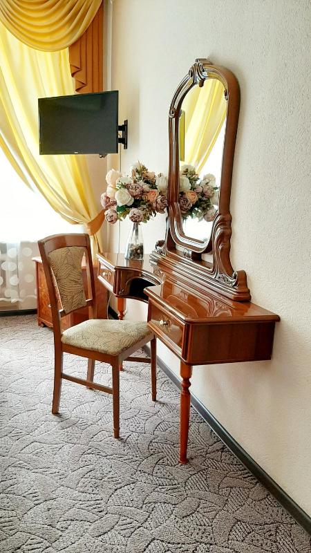 Superior Family Room image 2