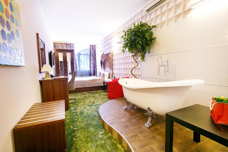 Standard Double Room image 3