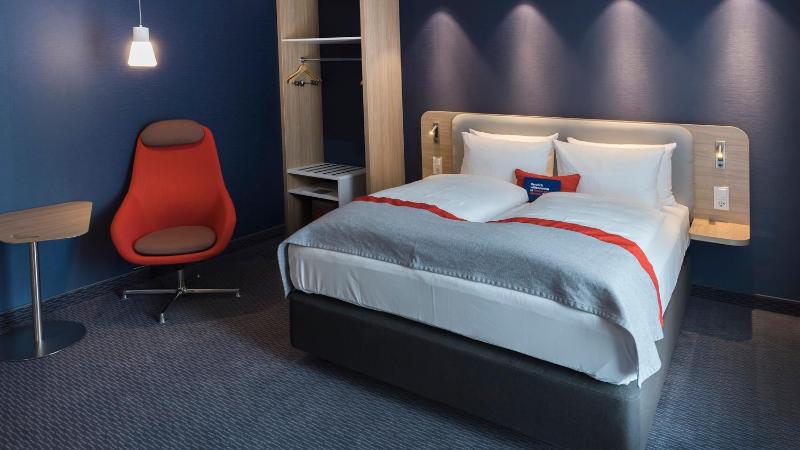 Standard Queen Room - Disability Access image 2