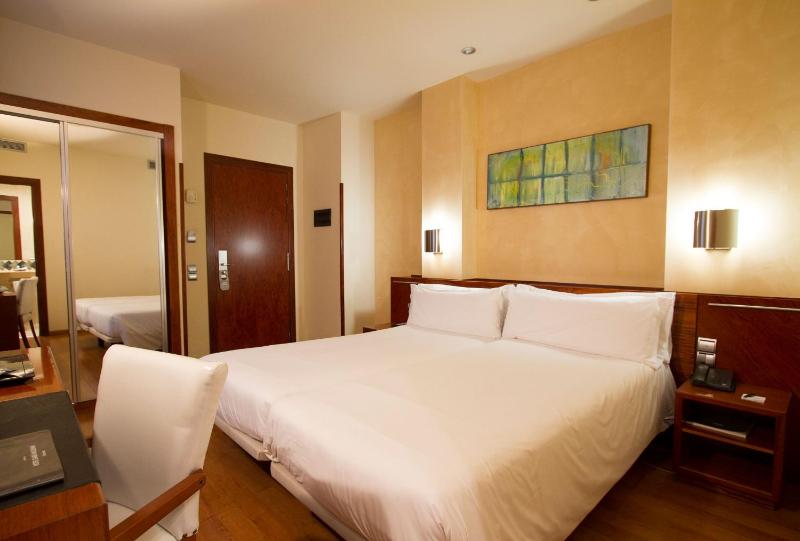 Double or Twin Room image 3