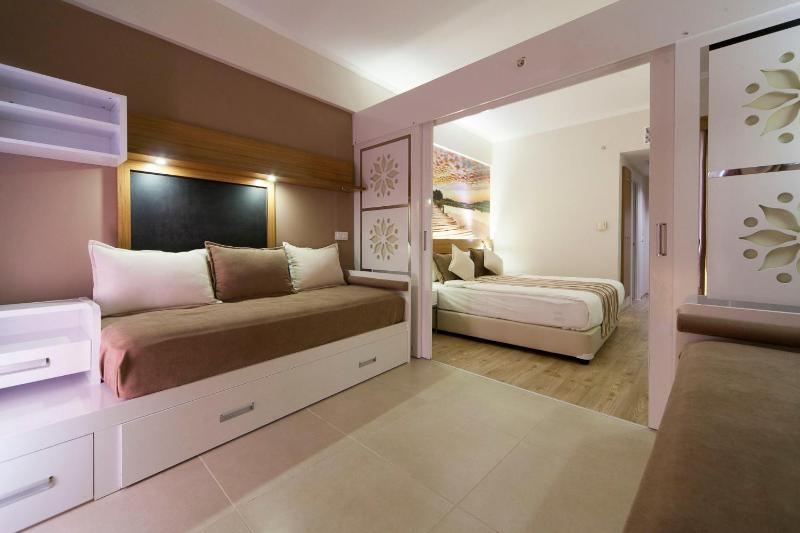 Standard Double Room image 1