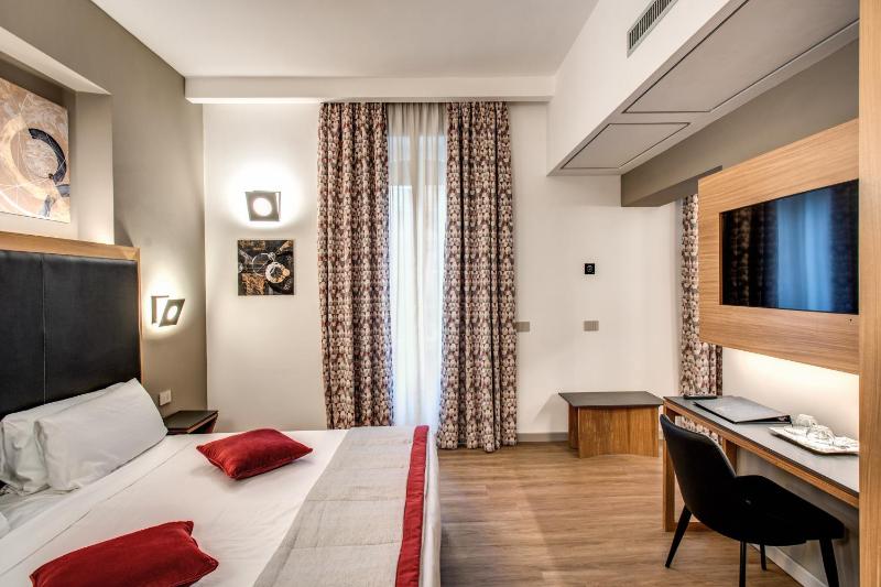 Deluxe Quadruple Room image 3