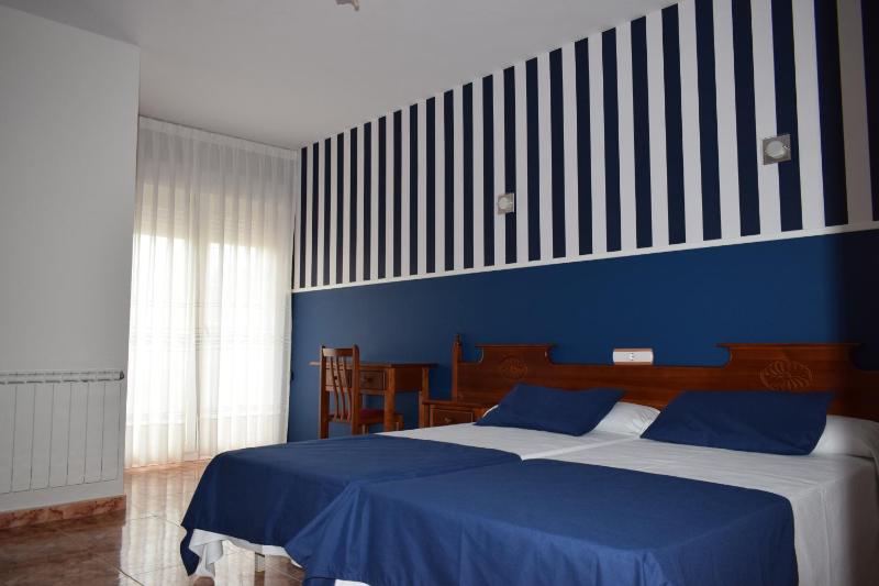 Standard Double Room image 4
