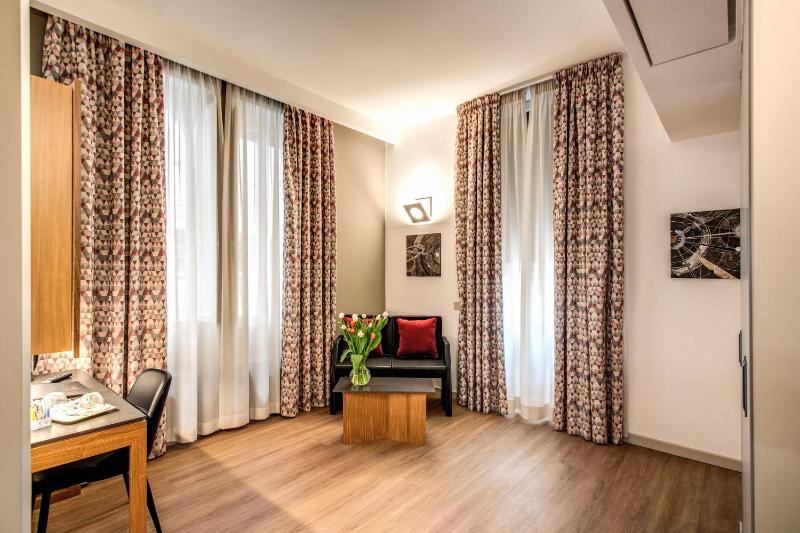 Deluxe Quadruple Room image 2