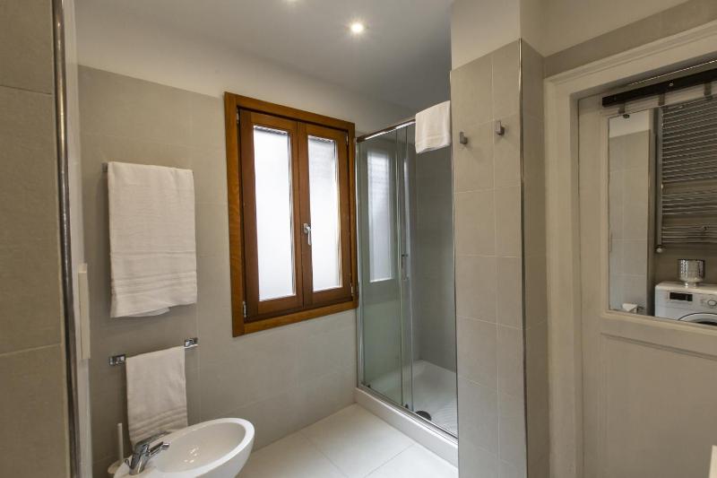 Charming Apartment on the Grand Canal R&R - image 8