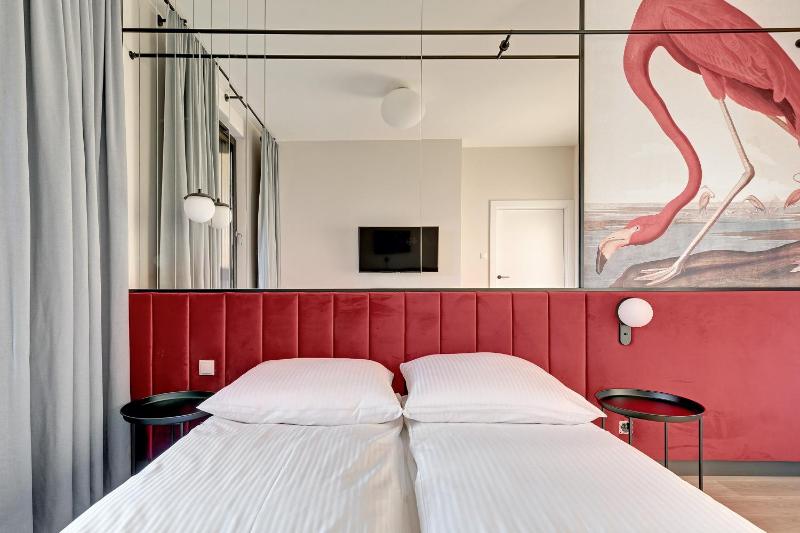 Flamingo Beach Apartment - image 11