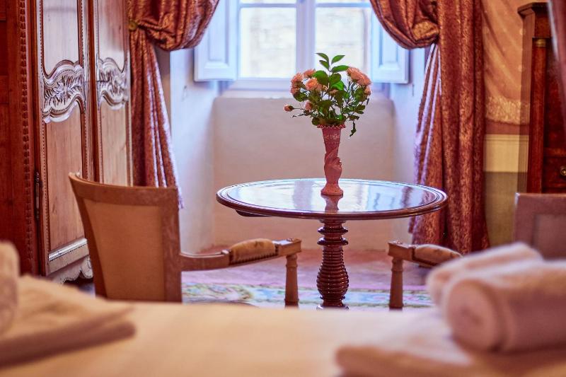 Deluxe Suite image 4