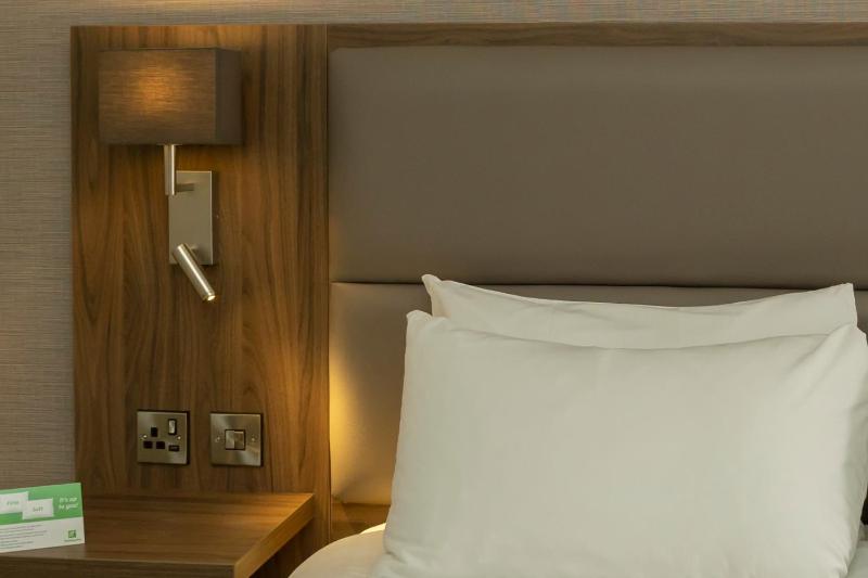 Standard Room image 4
