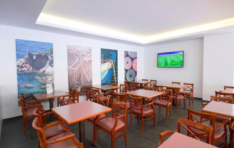Hotel Gran Garbi & AquasPlash - image 23