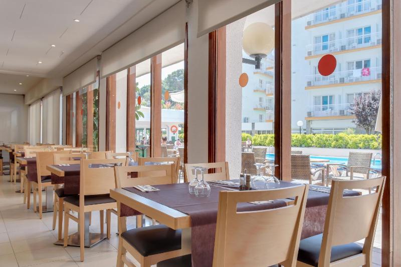 Hotel Garbi Park & AquasPlash - image 13