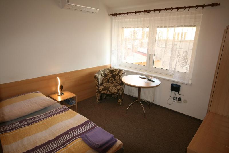 Single Room image 2