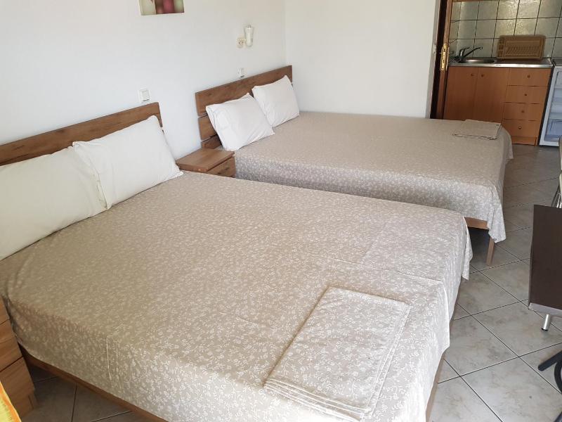 Studio Apartment image 3