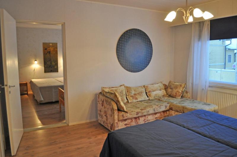 Standard Twin Room with Shared Bathroom image 1