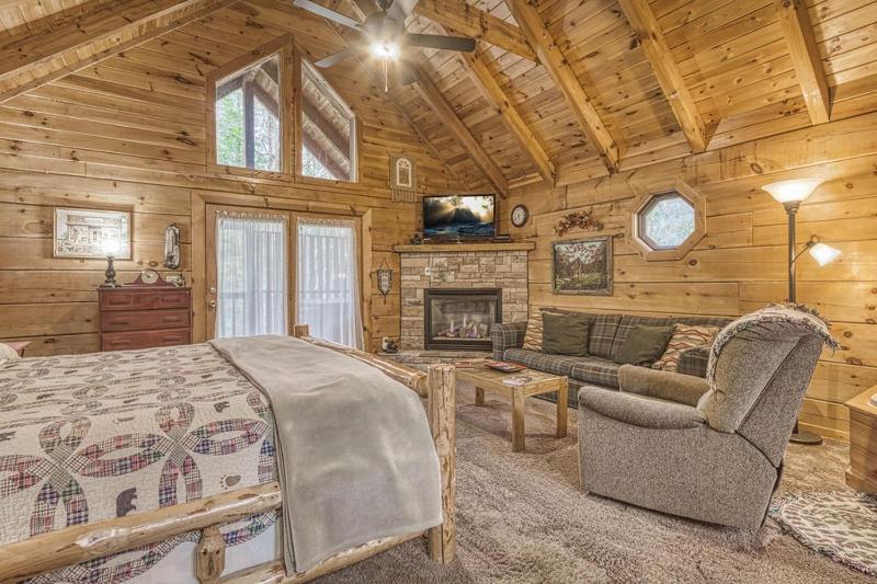 Mountain Eden Hot Tub Resort Pool WIFI FREE tickets each paid day!!! - image 26