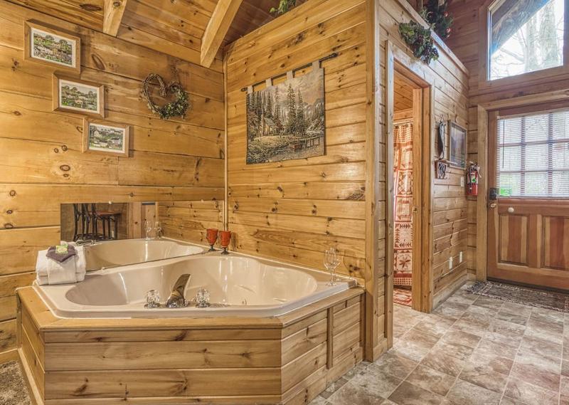Mountain Eden Hot Tub Resort Pool WIFI FREE tickets each paid day!!! - image 14