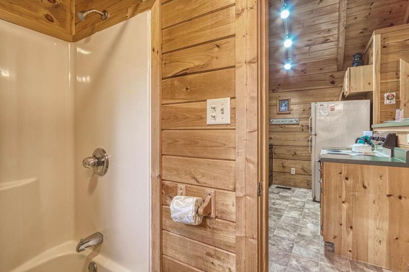 Mountain Eden Hot Tub Resort Pool WIFI FREE tickets each paid day!!! - image 2