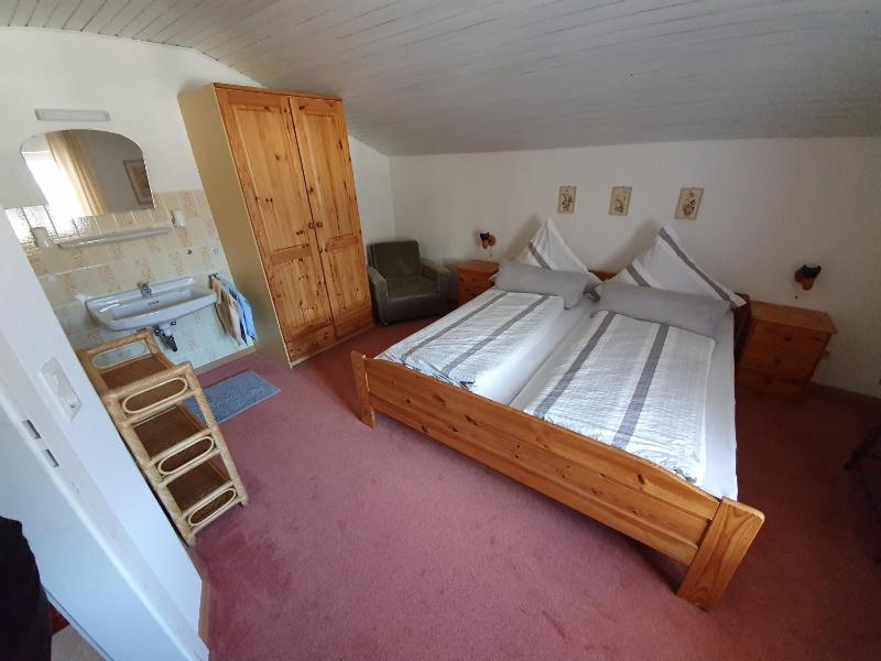 One-Bedroom Apartment image 2