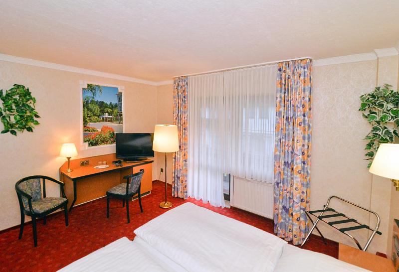 Double Room with Balcony image 2