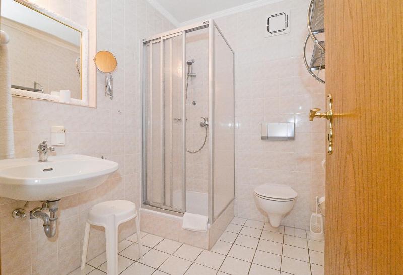 Double Room with Balcony image 3
