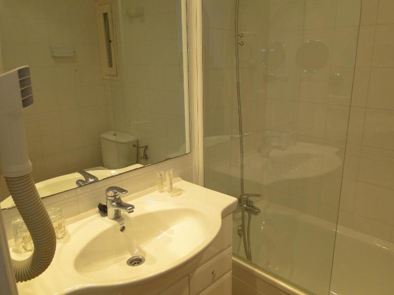 Small Double Room image 2