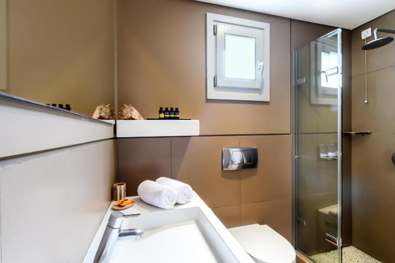 Friends & Family Suite Sea View image 1