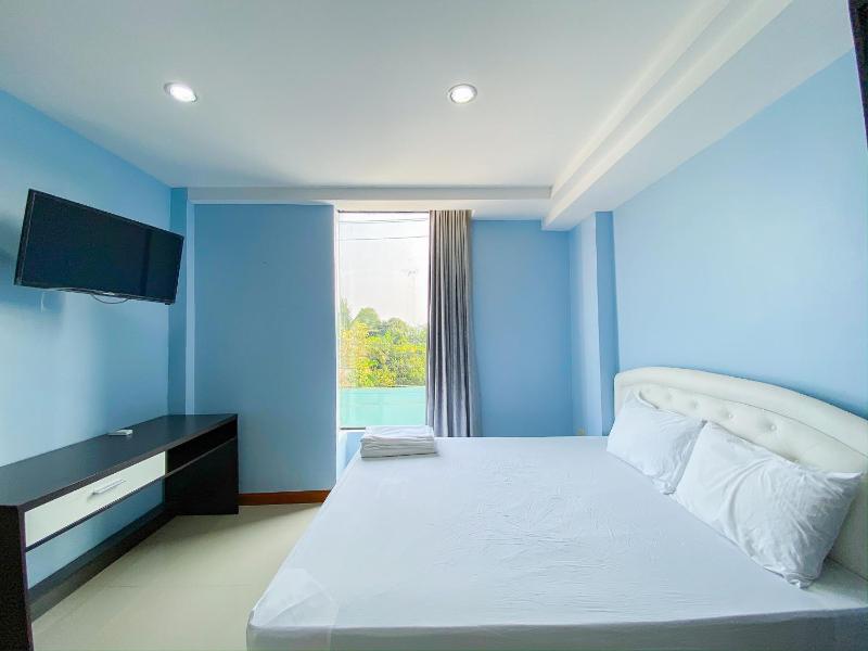Superior King Room image 3