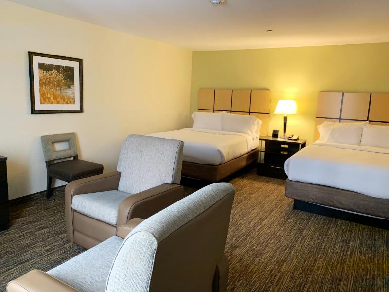 One-Bedroom Suite with Two Queen Beds image 4