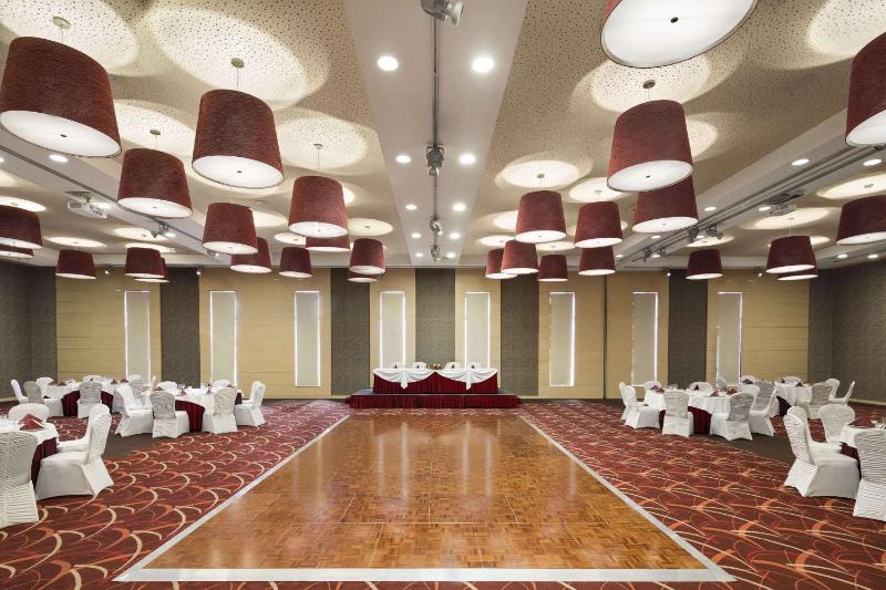 Ramada by Wyndham Sibiu - image 14