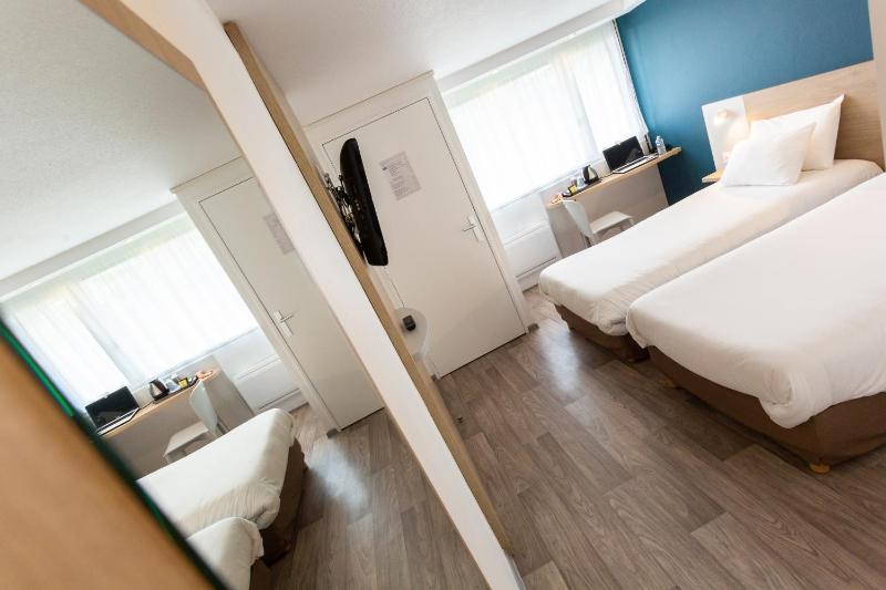 Twin Room image 2