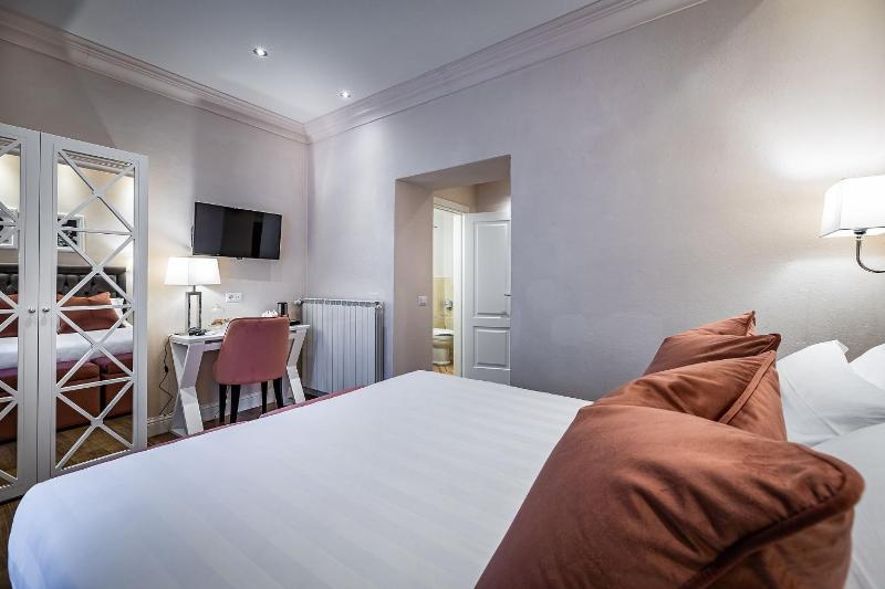 Economy Double Room image 3