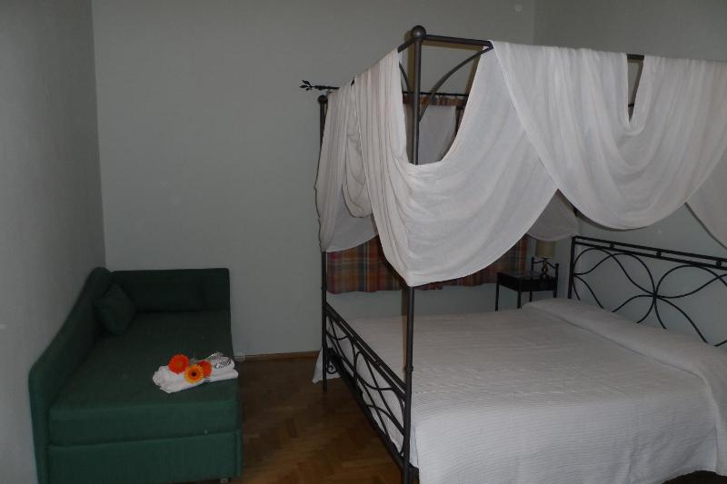 Quadruple Room image 4