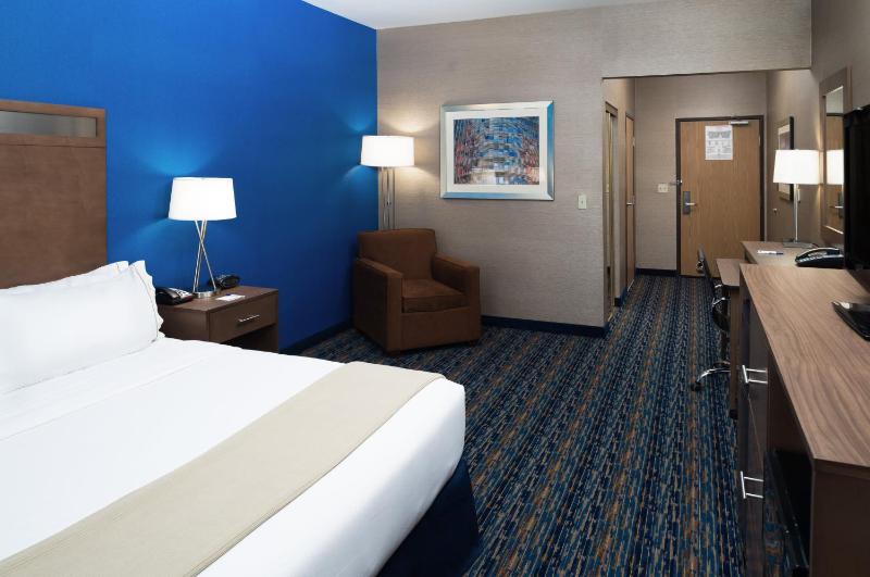 Standard King Room image 1