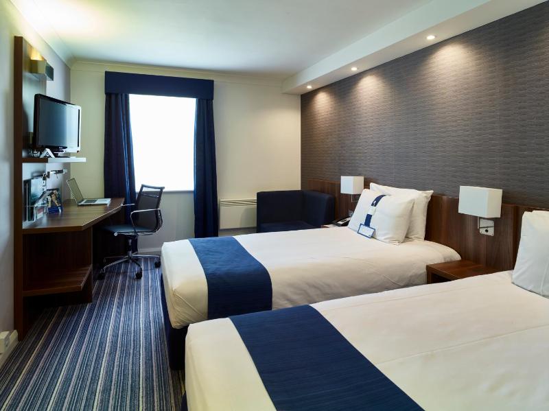 Standard Twin Room with Free Hot Breakfast image 2