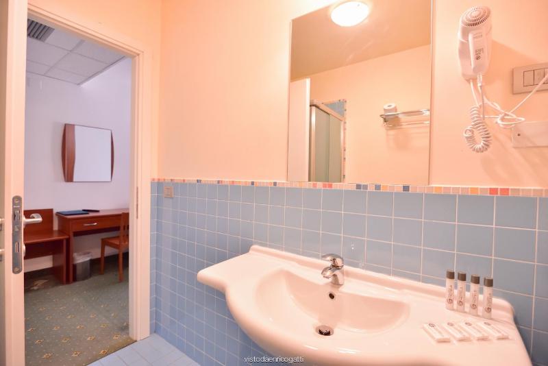 Business Single Room image 1